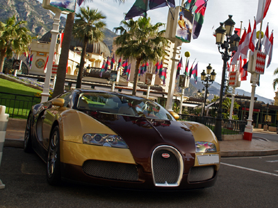 Πόσες Bugatti Veyron μπορείς να οδηγήσεις σε μια νύχτα!